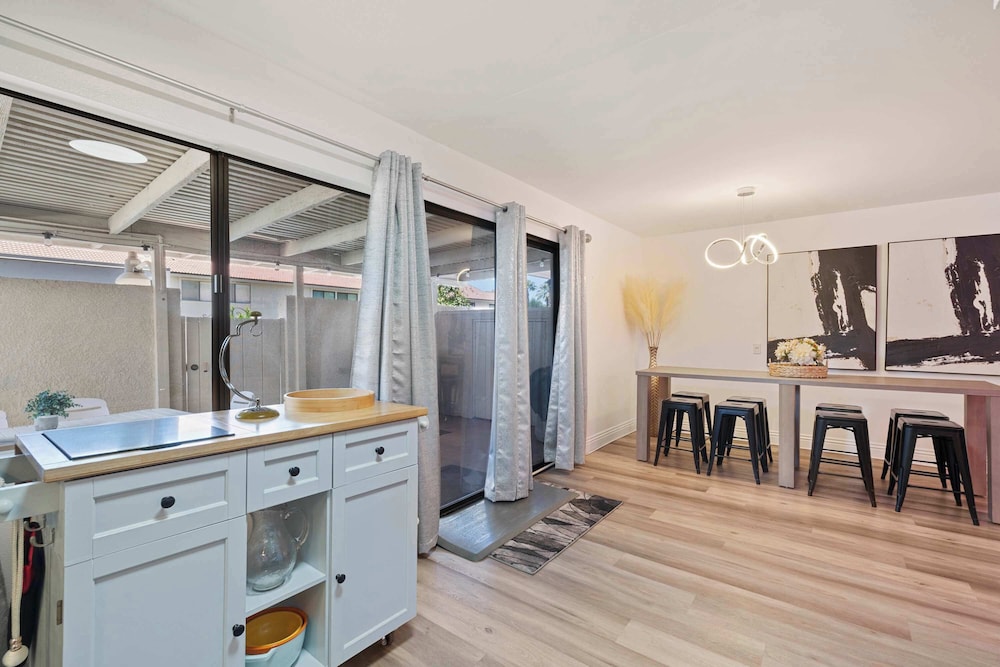 The 14th Fairway Delight 4Bd W/community Pool!
