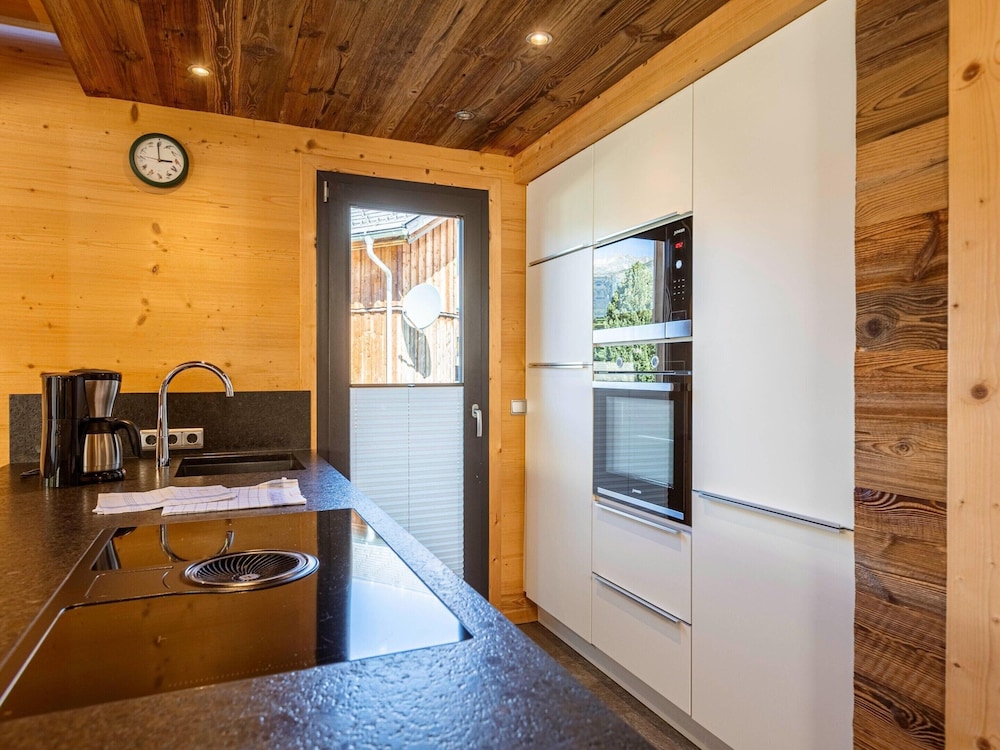 Amazing Chalet With Outdoor Whirlpool
