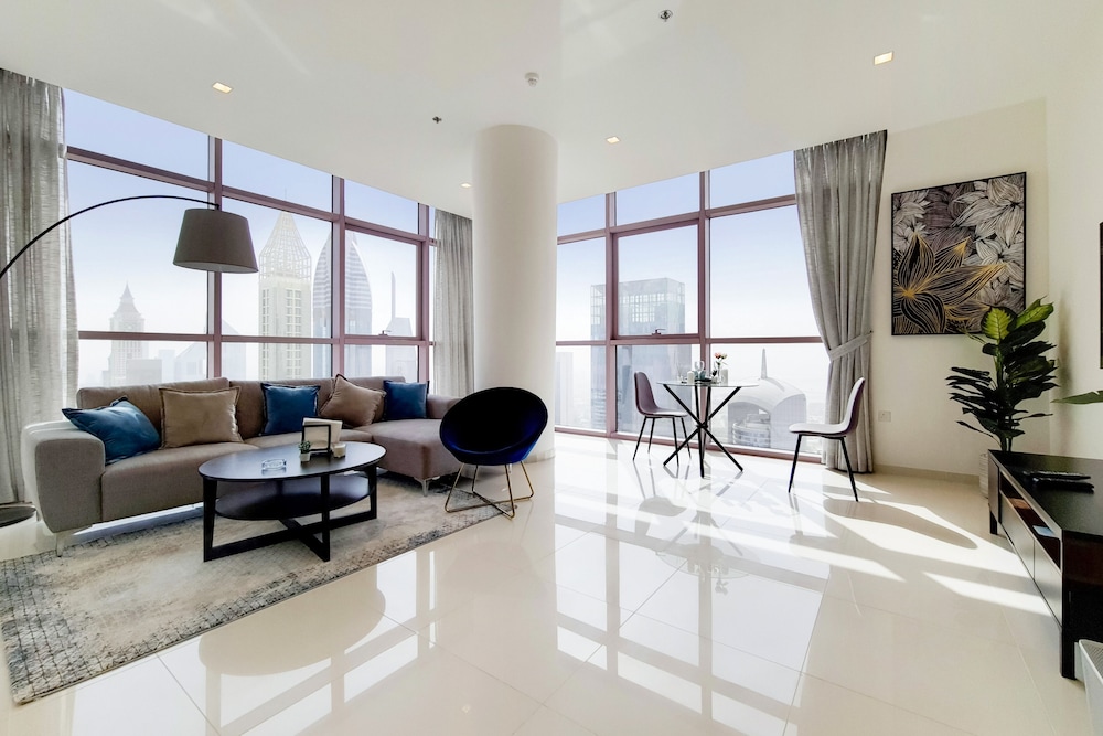 GreenFuture - Panoramic City View From This High-Rise Chic Condo — other
