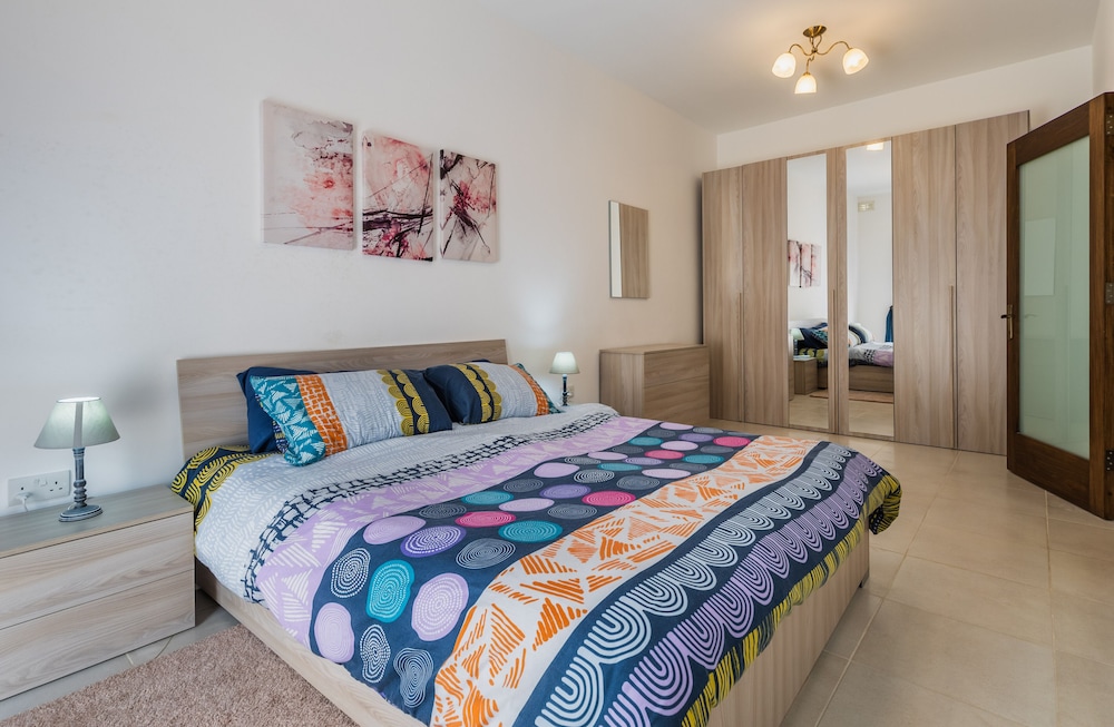 Charming and Chic - Kaylan Seaside Apartment 3 photo 2