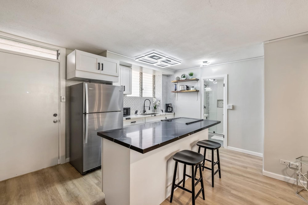 Stylish 2 Bedroom in the Heart of Waikiki