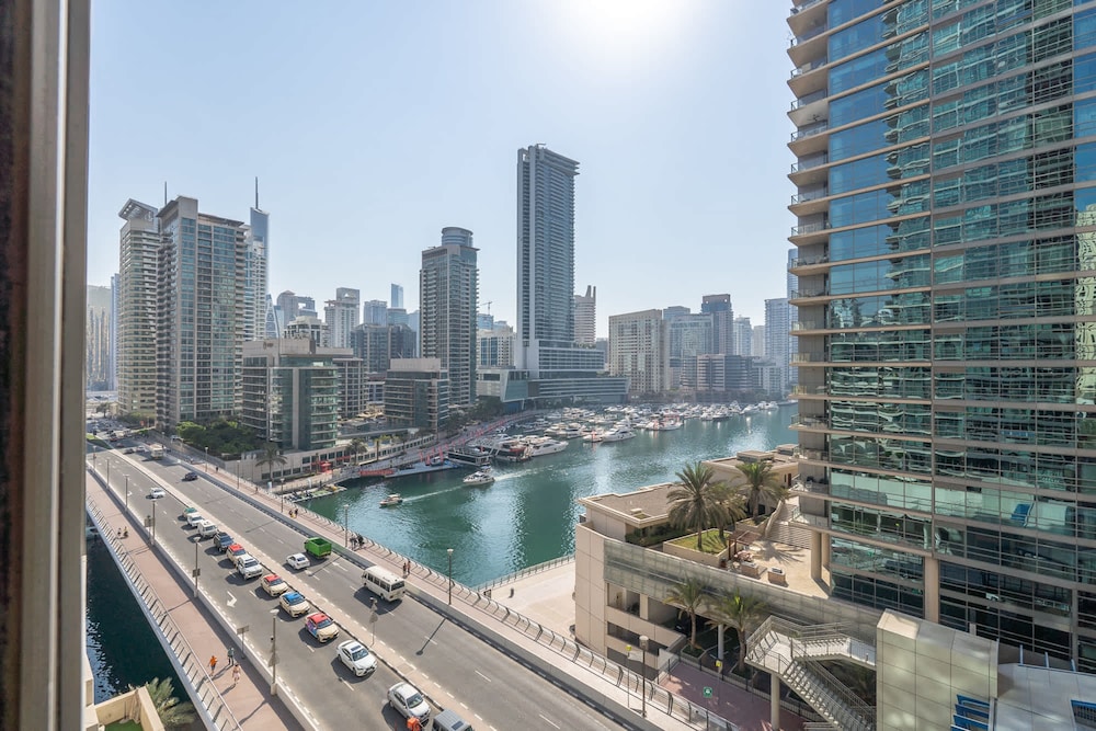 Elegant 1-bedroom Apartment for 4 in Dubai Marina