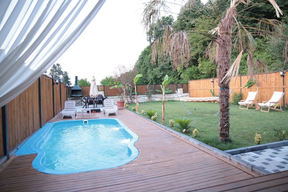 The Jungle Bungalov