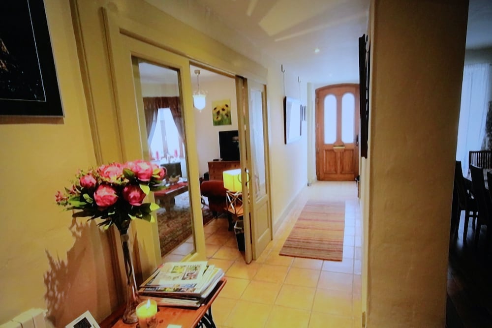 Maison d'Angle - In the historical district view 2