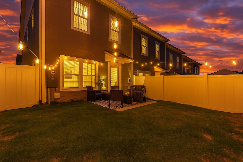 Luxe 3BR Townhouse Mins to Uptown CLT