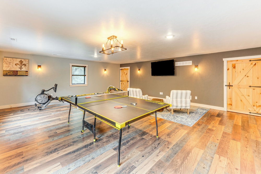 Luxe Barndominium Retreat Near Blue Spring Lake!