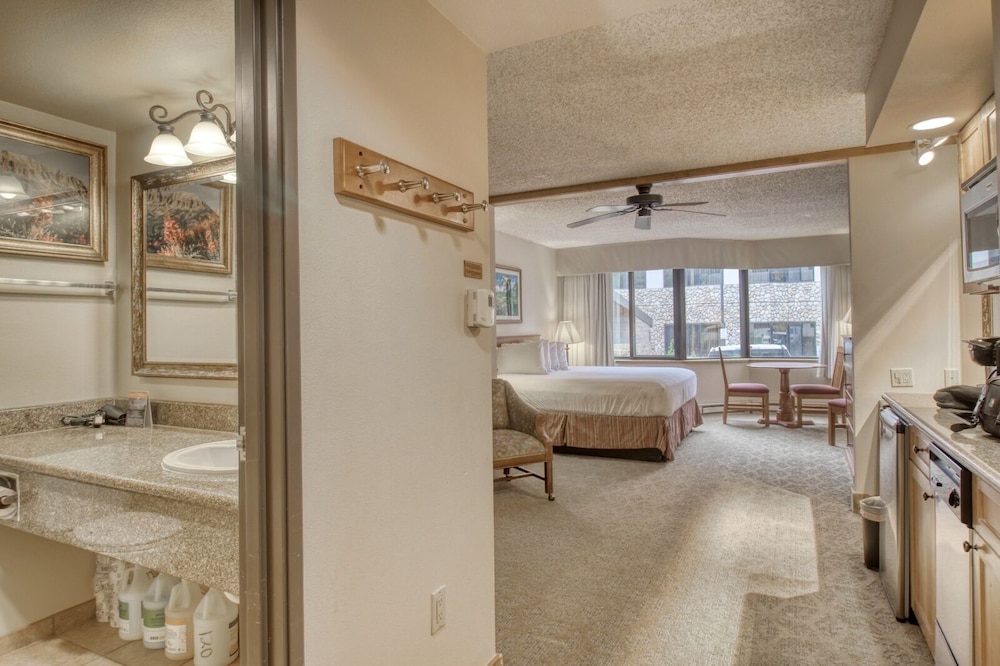 The Grand Lodge by Traverse Hospitality (No Resort Fees)