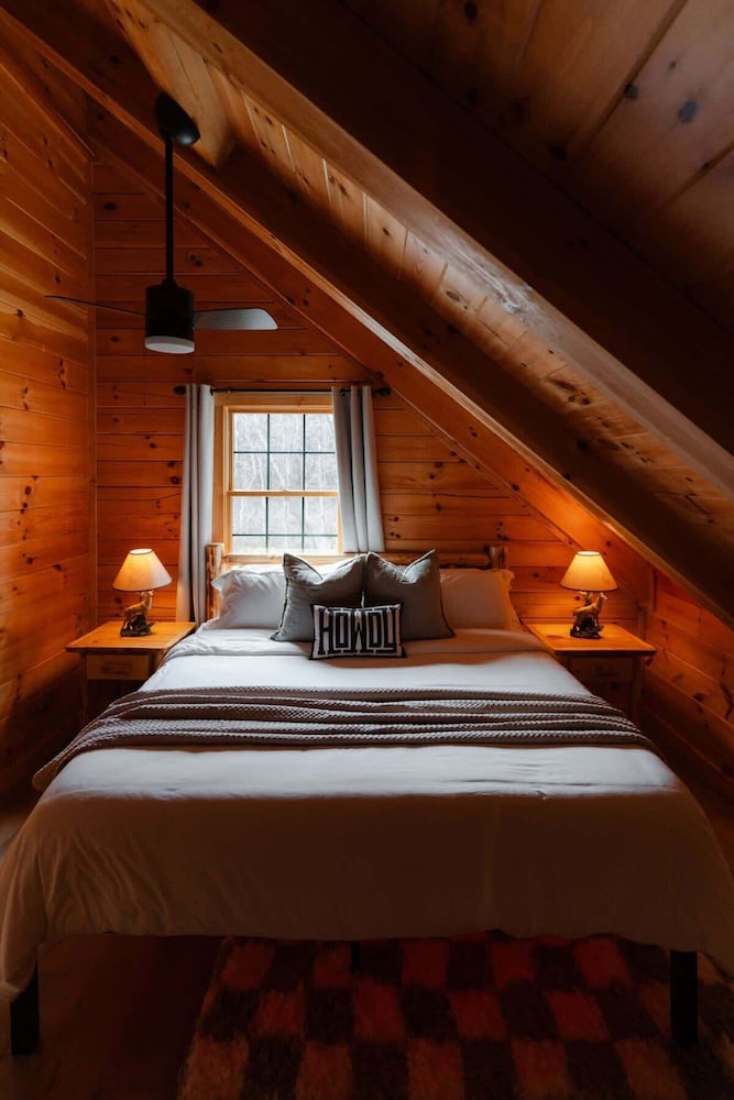 Sleeps 16! Luxury Cabin With Game Room & Hot Tub