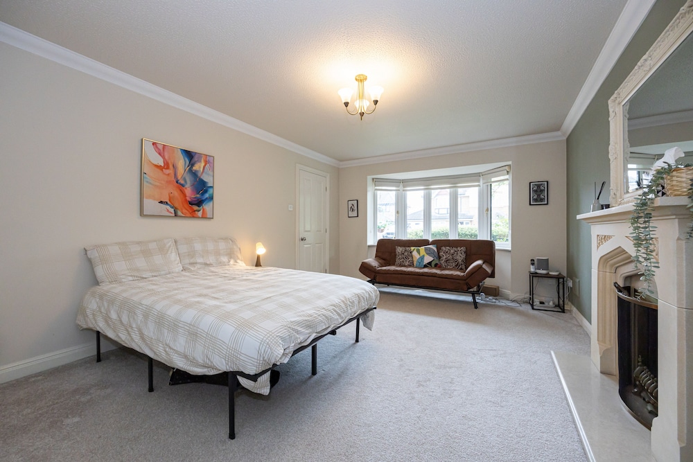 Modern Family Home In South Manchester/Stockport