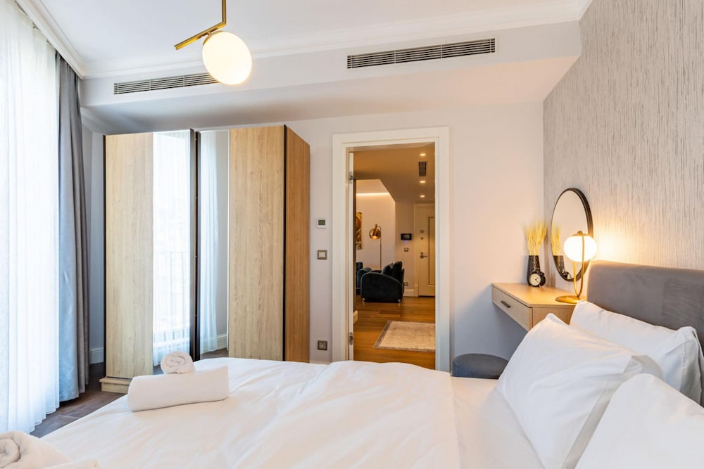 Stylish Flat Near Trendy Attractions in Beyoglu