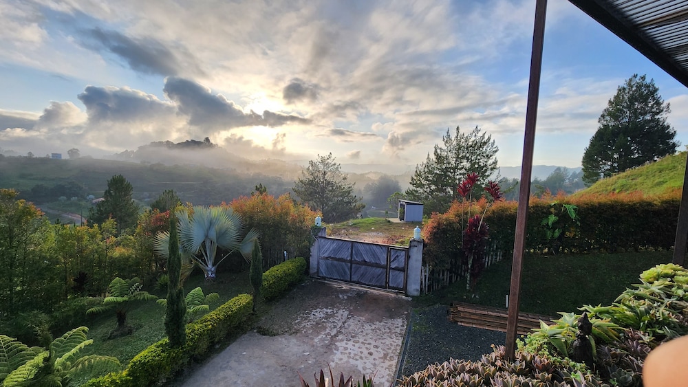 HOBBIT HOTEL