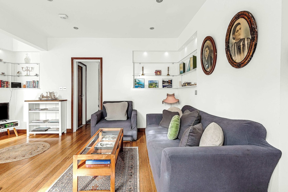 Lovely 1 Bed Home With Garden