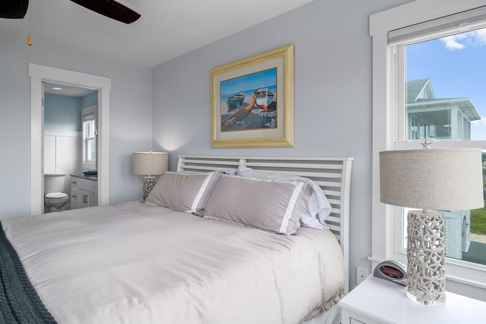 Bozeman Beach 4 Bedroom Home by Redawning view 4
