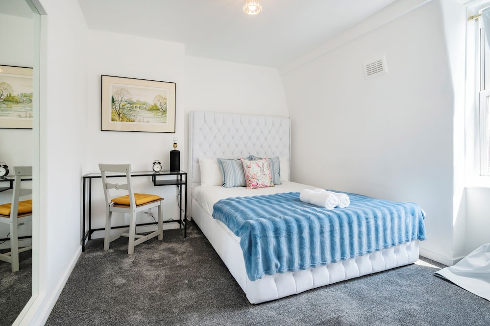 Spacious London stay -3 Bedroom property