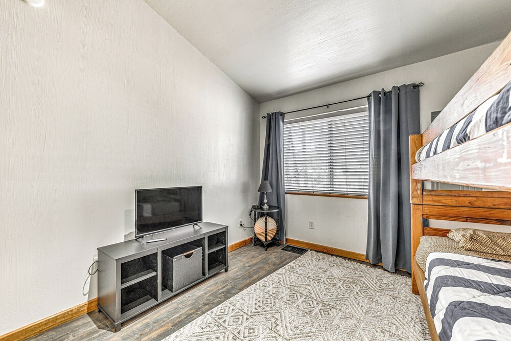 Walk to Midtown Ruidoso: Modern-rustic Cabin