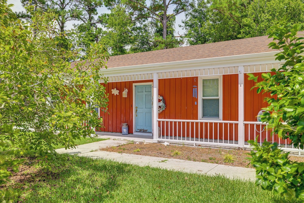 4 Mi to Radio Island Beach: Family Cottage