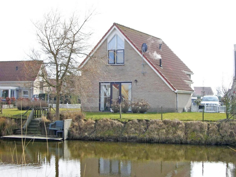 Bungalow in Breskens Near Lighthouse & Beach