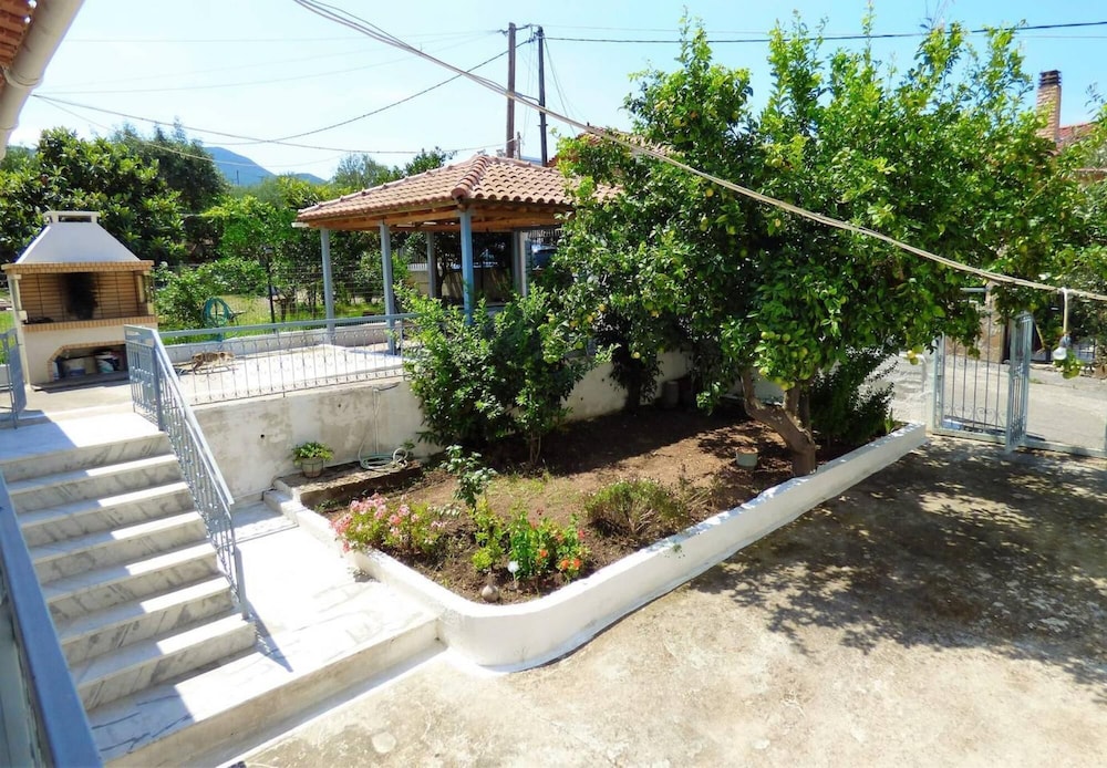 Venetia s Seaside Garden Home photo 3