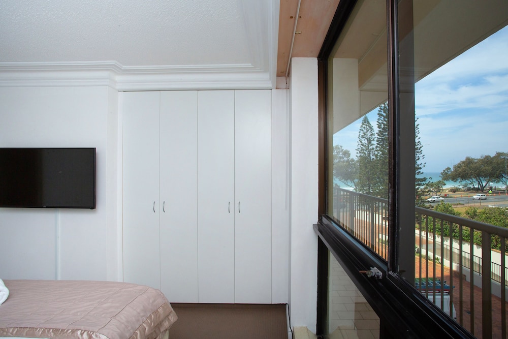 Imperial Surf Private Apartments view 3