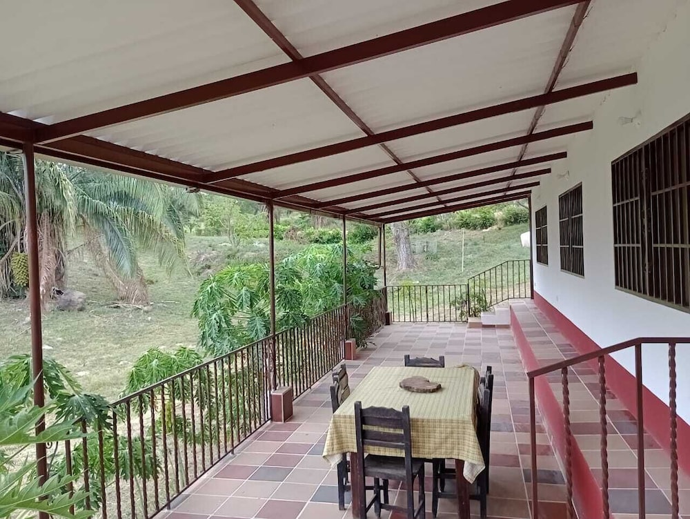 CASA DE CAMPO PRIVADA CON PISCINA