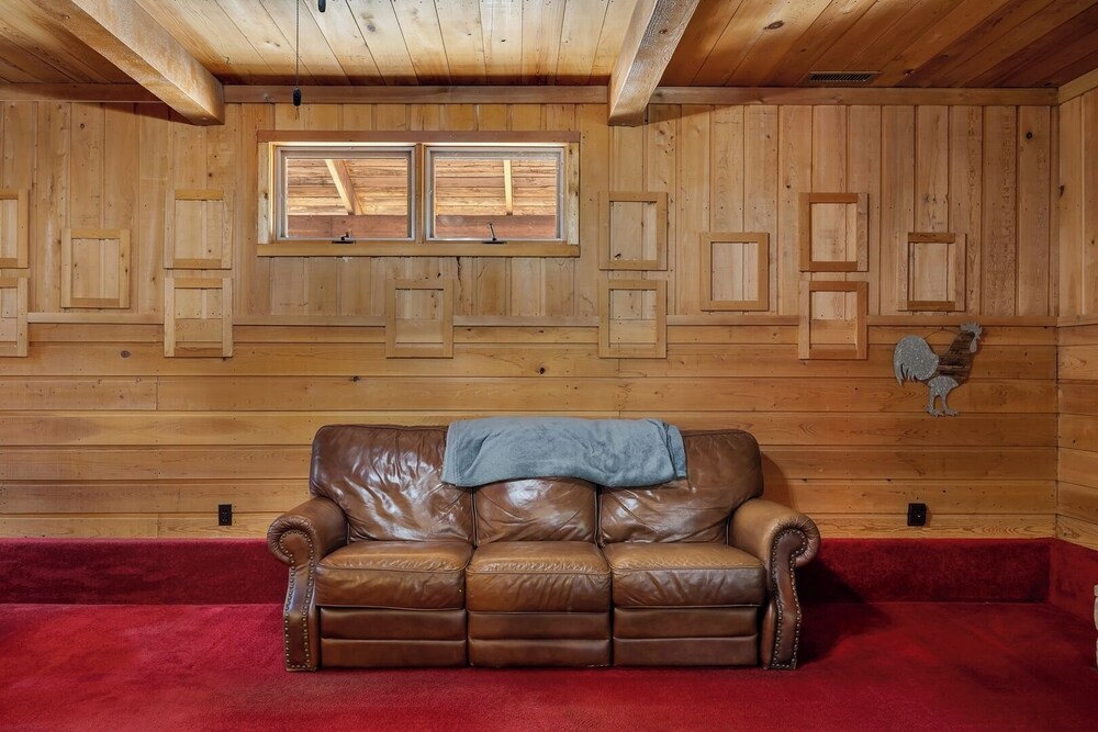 Pet-friendly 3BR Lake House Firepit + Pier
