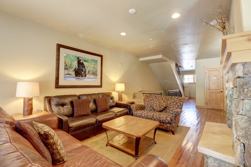 Mountain Chalet Right Next To The Lift - 39B by RedAwning