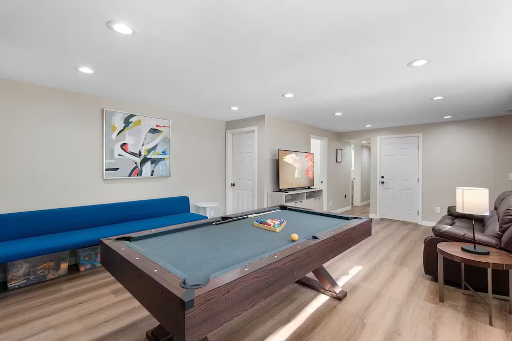 Stylish & Spacious Retreat in Downtown Bellevue