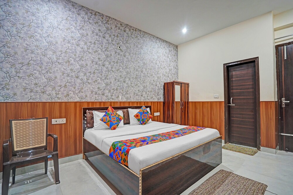 Fabhotel Comfort Inn