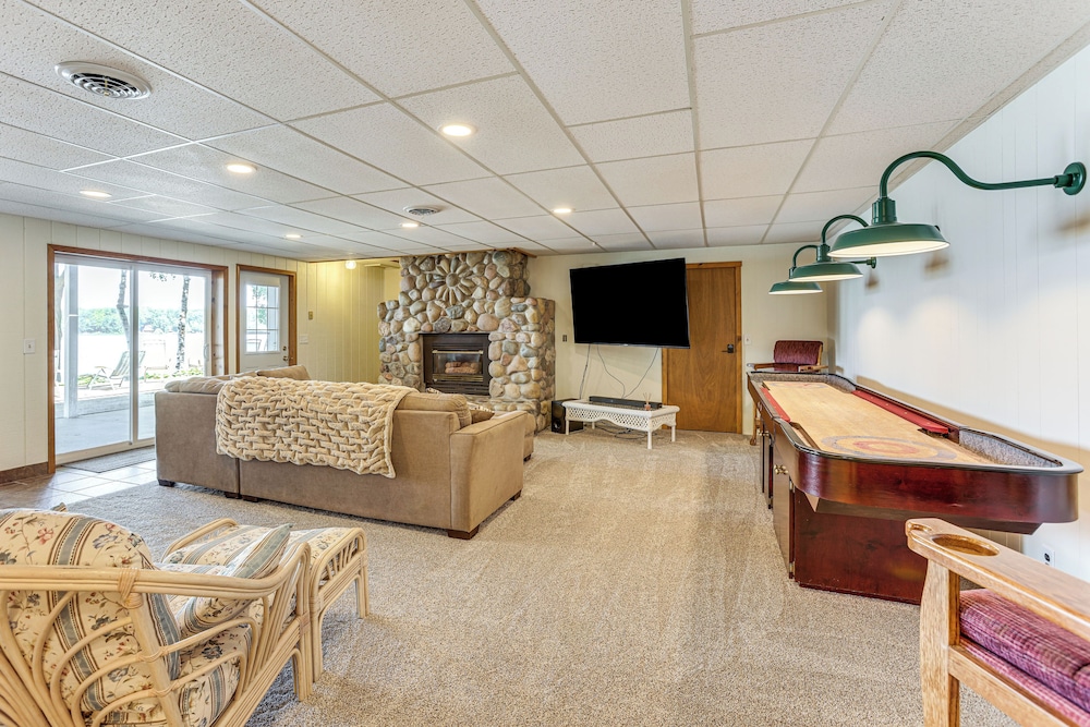 Waterfront Home on Duck Lake: 8 Mi to State Park!