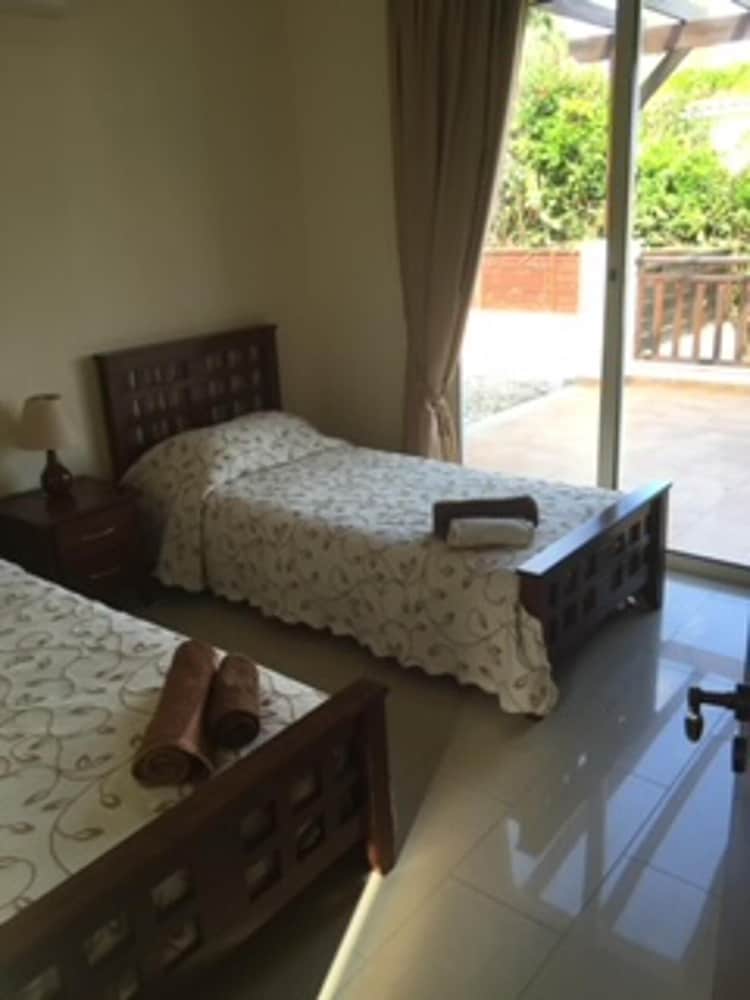Stunning 3-bed Villa in Peyia
