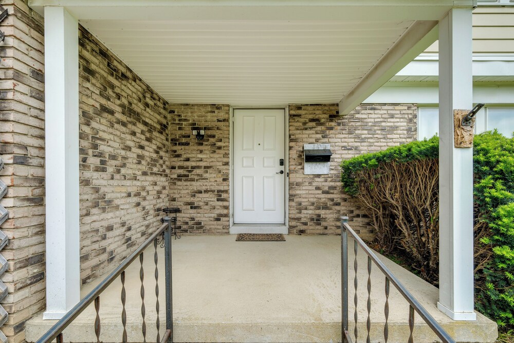 1 Mi to Freer Field: Ashland Home w/ Yard!