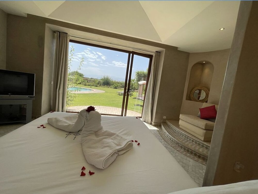 Superb Villa With 2 Private Pools Hammam and Tennis Court