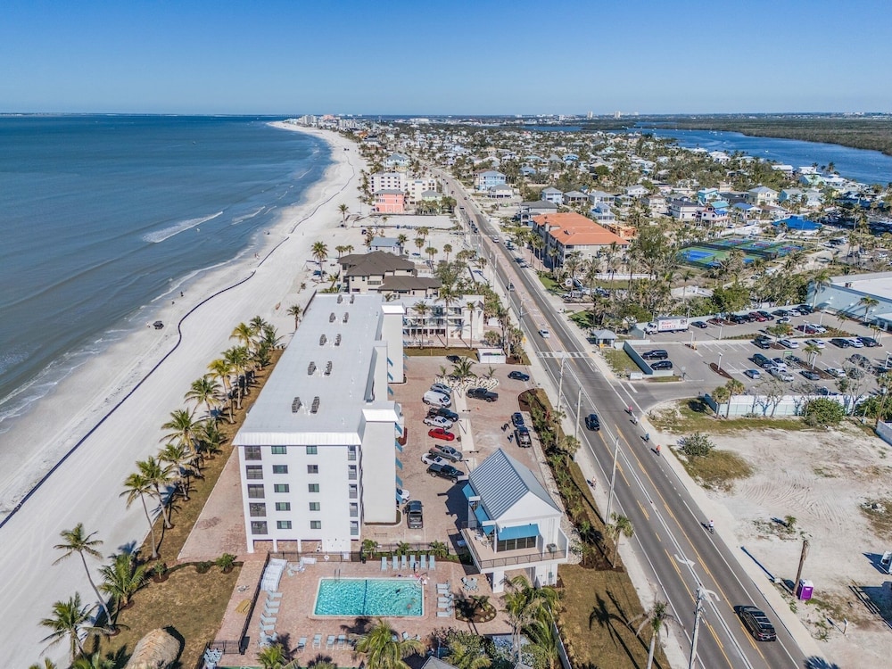 Seaside 209: Oceanview 2br/2ba Condo With Pool, Steps To Beach 2 Bedroom Condo