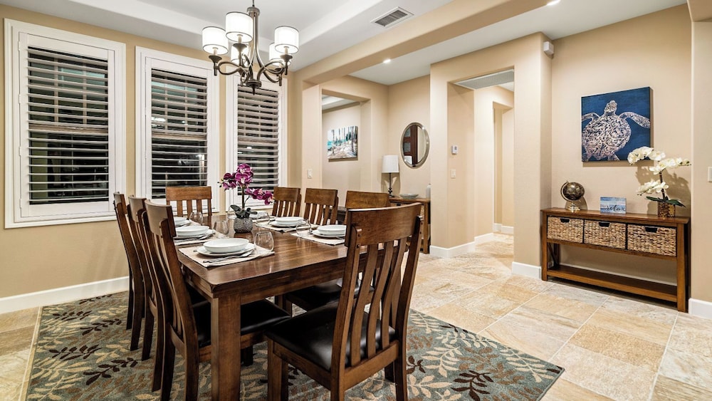 Private Yard and Outdoor Area - AC & Shared Pool - Golf Views - Vrkcv