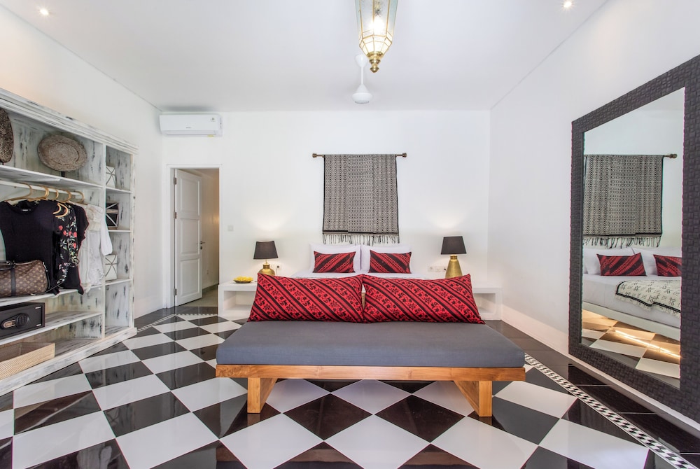 PinkPrivate Sanur - for Cool Adults Only