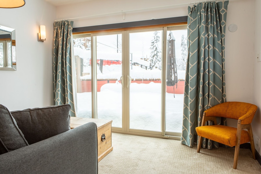 Earl Grey Lodge