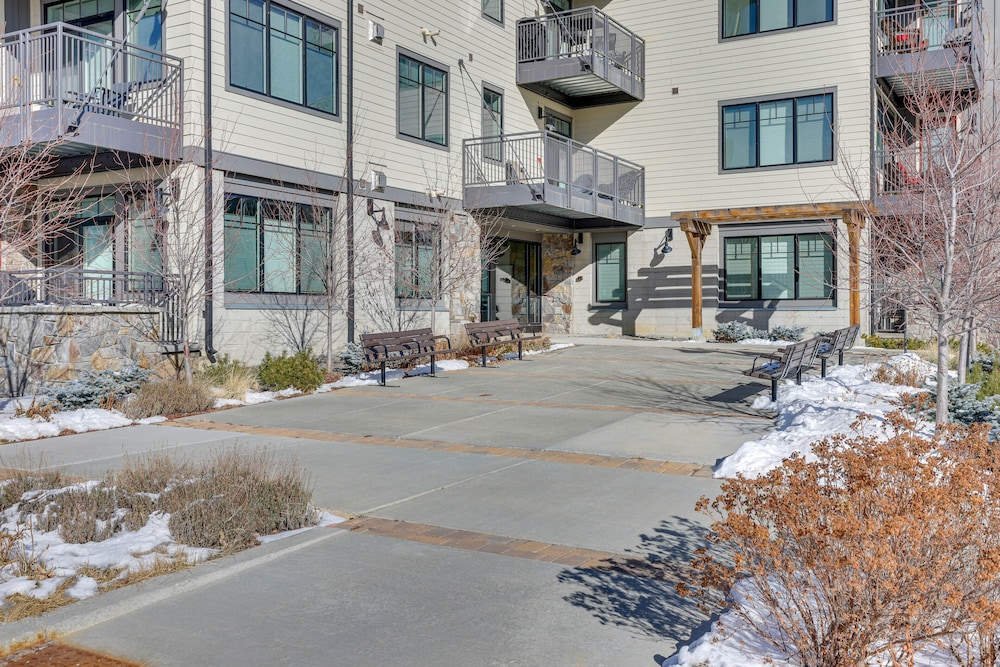 Winter Park Condo w/ Balcony ~ 4 Mi to Slopes