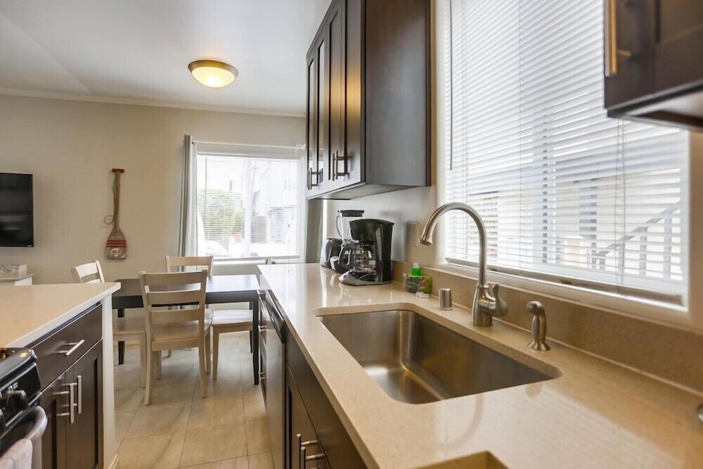 Manhattan Shores 1C