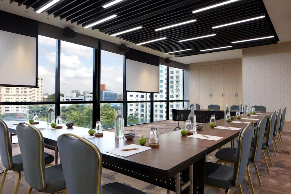 Momentus Hotel Alexandra 26