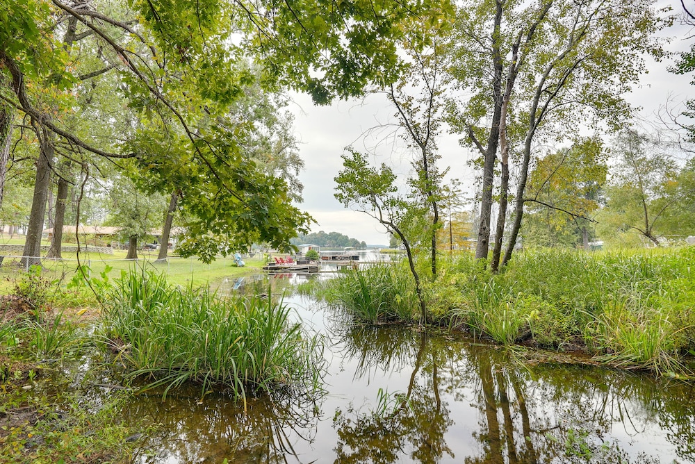 Lakefront Texas Abode w/ Kayaks, Fire Pit  Patio! - Property Image 12