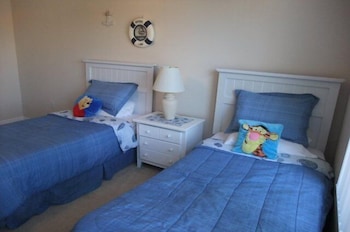 4br, 3ba T/home W/ Screened-in Heated Pool 4 Bedroom Townhouse by Redawning view 5