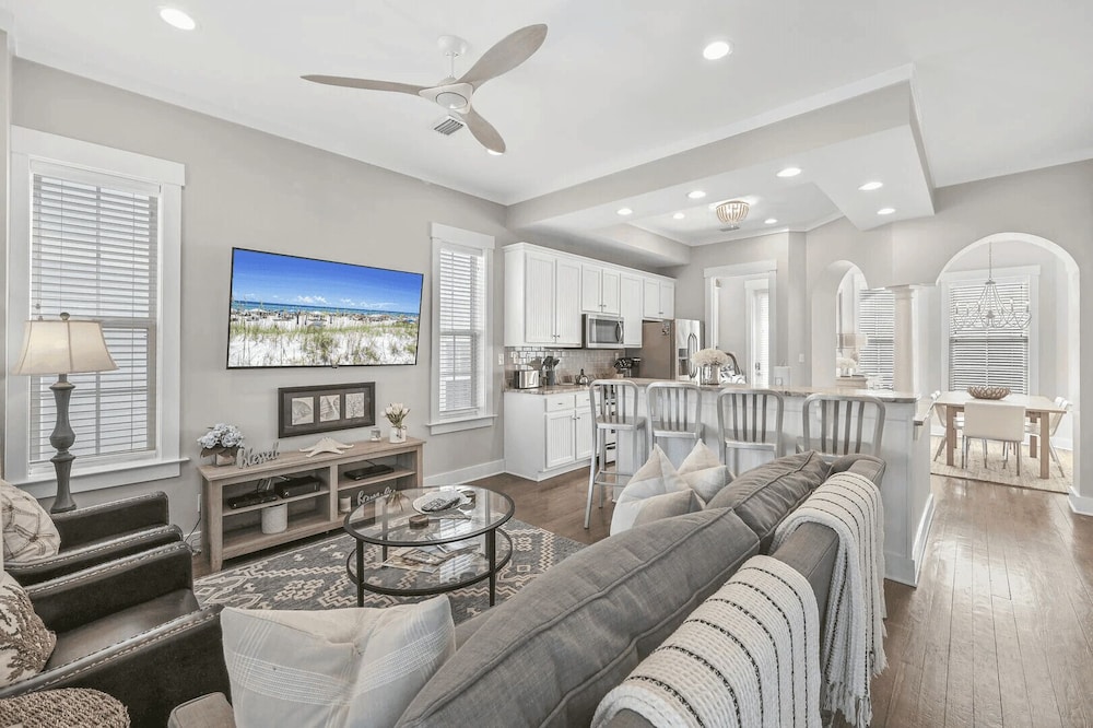 30A Emerald Waters by Avantstay Pool + Bikes + Bonfires