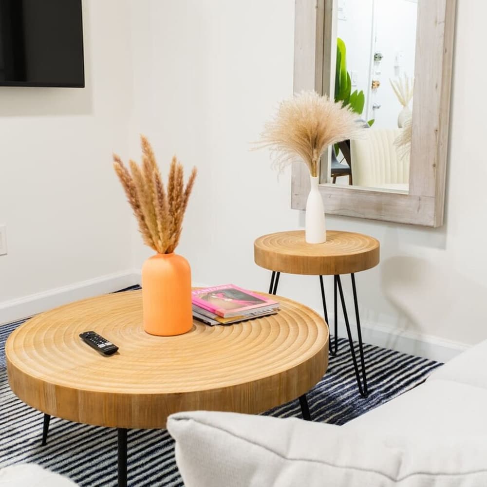 49-3b Newly Renovated 2BR W D Midtown East