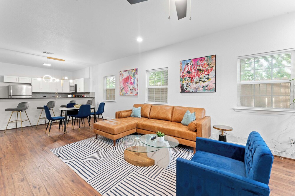 NRG Medcenter 2BD 2 5BA w Fencedyard King Bed