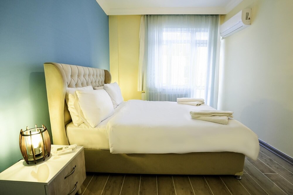 Central and Comfy Flat With Balcony in Muratpasa