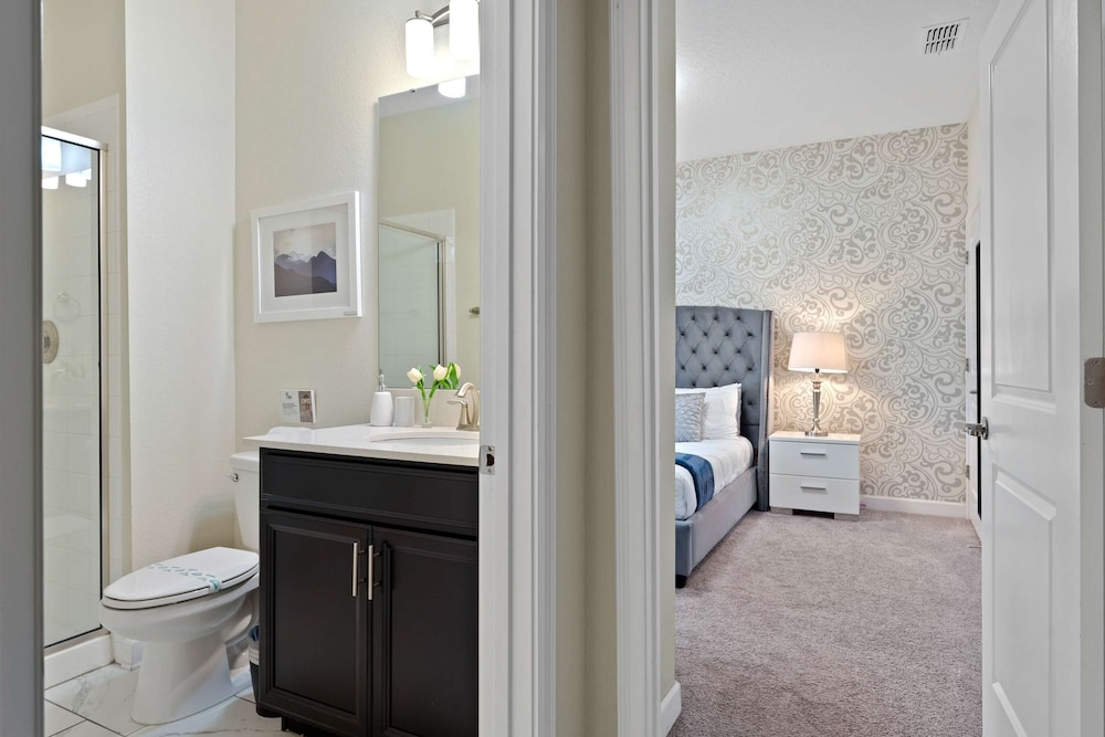 Themed Mickey Bedroom 4BR up to 8 People
