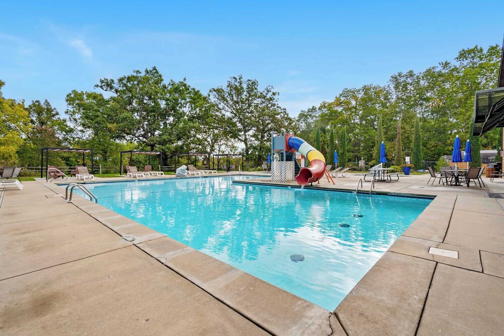 Serenity Oaks Stay for 16!