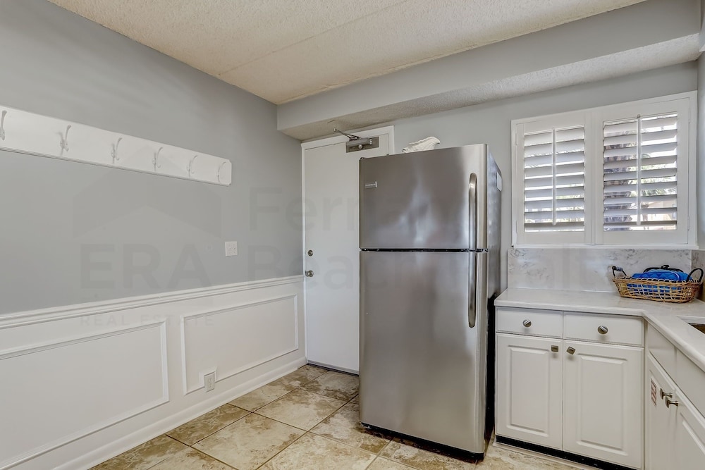 Fernandina Beach Vacations - Enchanting Ground Unit Condo Few Steps Away from the Ocean Side by RedAwning - Property Image 11