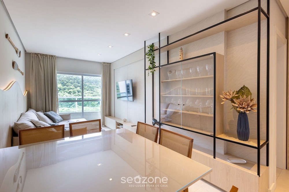 Modern 2BR Apt Close to the Beach Stl0702