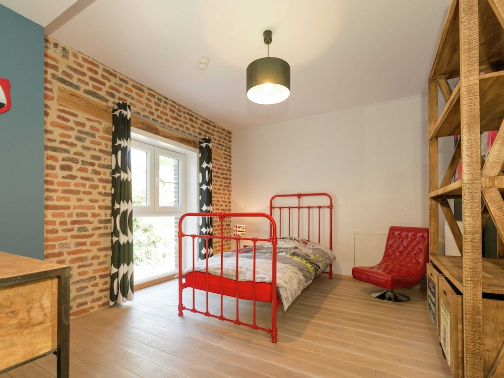 Magnificent Character Cottage with Spa Tub near Marche-en-Famenne view 2